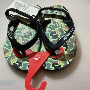 Speedo Toddler Boys Green and Black Zori Performance Flip Flop Sandals Size 5/6